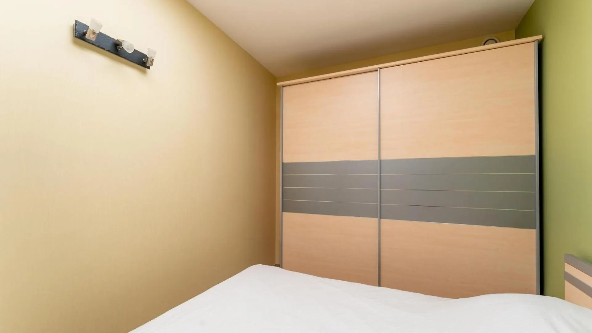 Nice Apartment In Bredene With Balcony 比利时